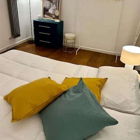 Apartment Secret *